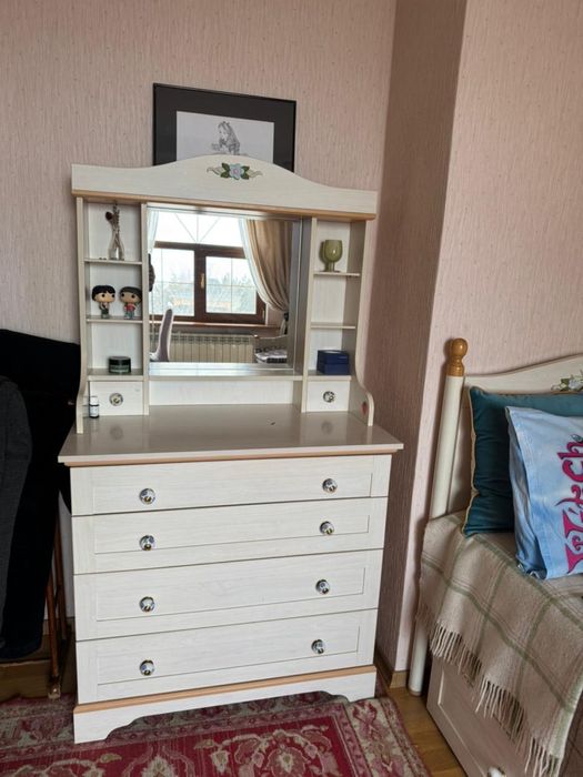 Детский набор мебели ( для девочки)