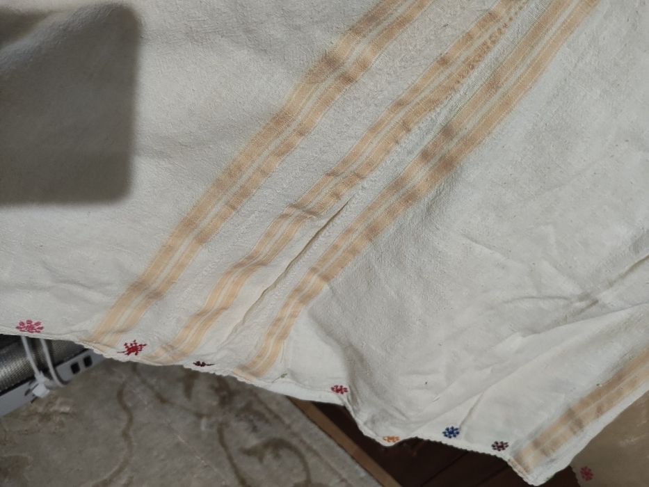Camasa taraneasca din panza tesuta si cusuta manual