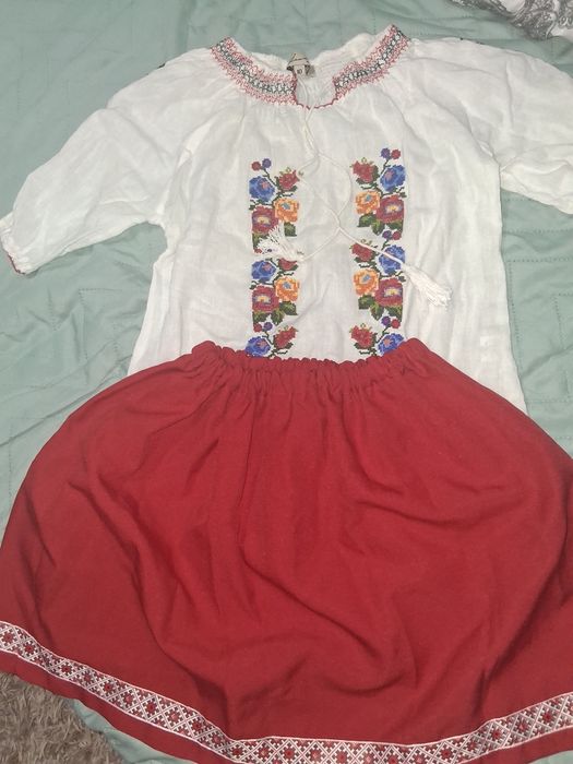 Costum fetite 10 ani