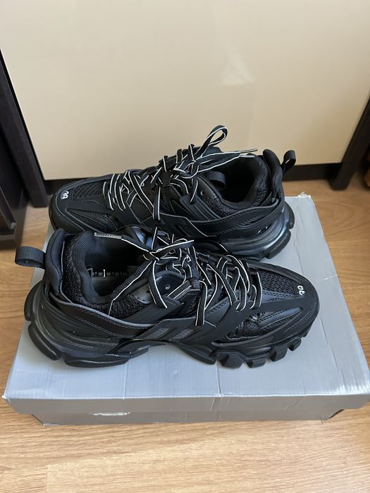 Balenciaga track