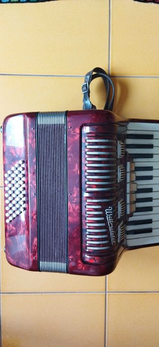 продава акордеон Weltmaister 40 баса