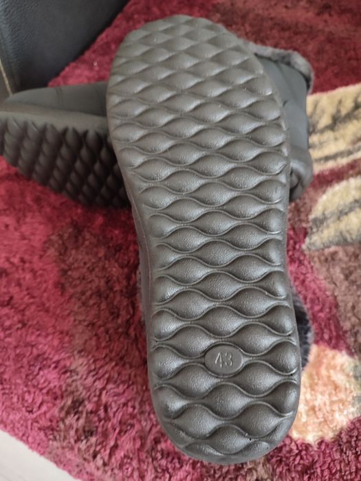 Сапоги не промокаемые, лёгкие, очень красивые, новые 42-43 р.