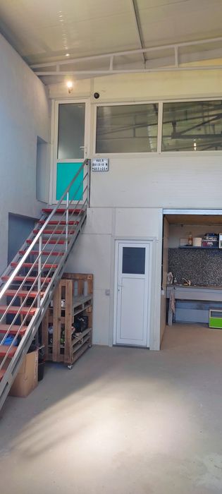 Hala 160 mp + birou + curte privată  900 mp + parcare – Acces A4