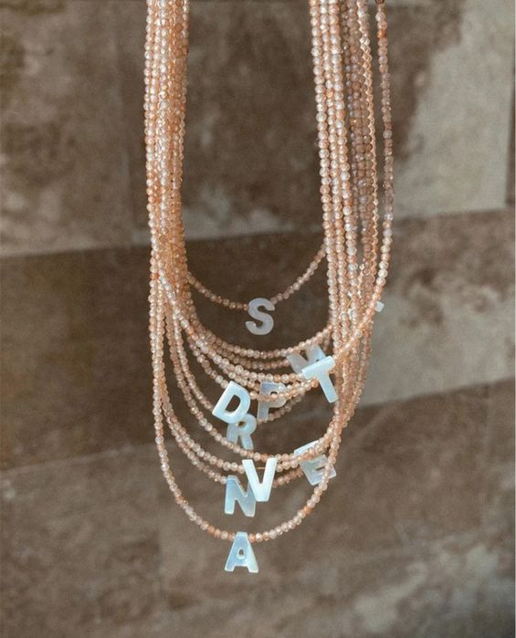 Дамско колие с инициали букви