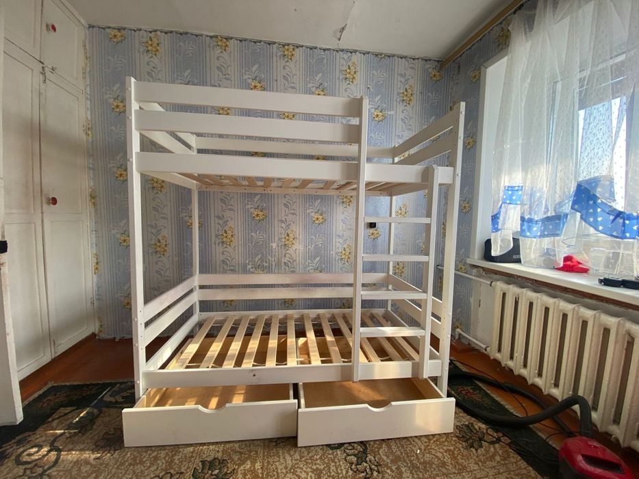 Двухъярусная кровать