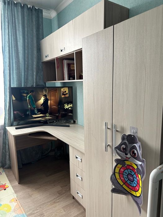 Продам комплект ( мебель для детской)