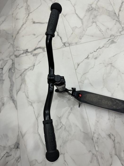 Самокат m-cro черного цвета