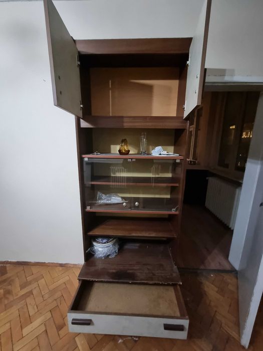 Двукрилен гардероб