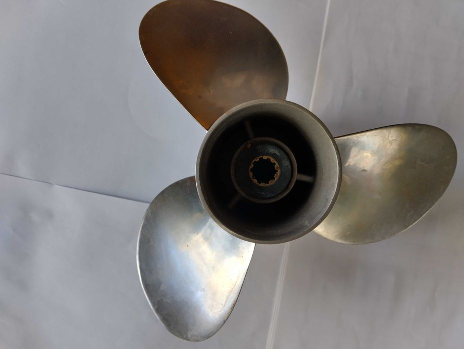 Продавам винт от неръждаемата стромана.