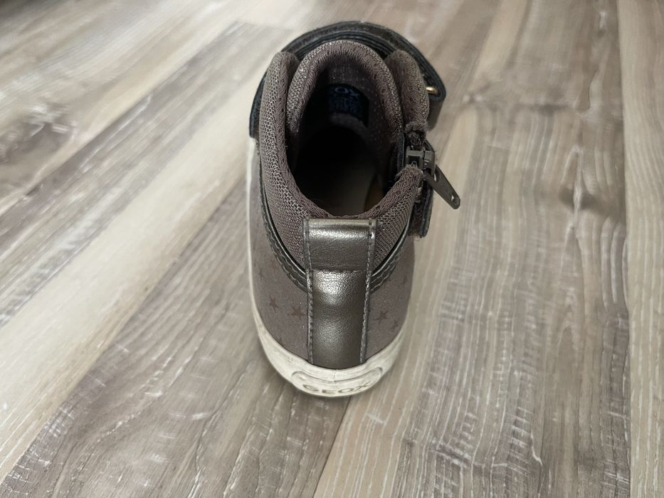 Geox fete marimea 28. Cei negri sunt noi .Ceilalti sunt purtti putin