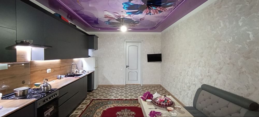 Срочно! В центре в 5-ом этаже 3-х комнатная квартира продаётся.