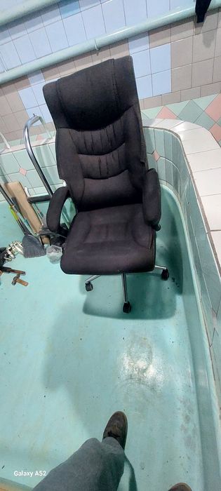 Ofisnoy kreslo sotiladi