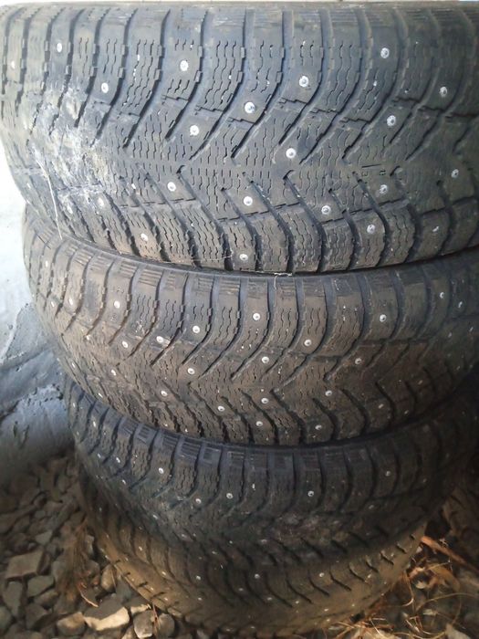 Шины без грыж в хорошем состоянии шипы не стерты