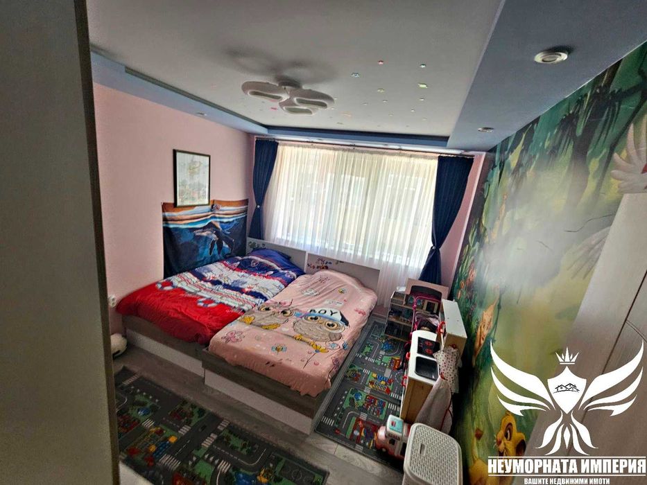 Продавам тристаен с доп. помещения РЗП156кв Асеновград кв.Жорж махала