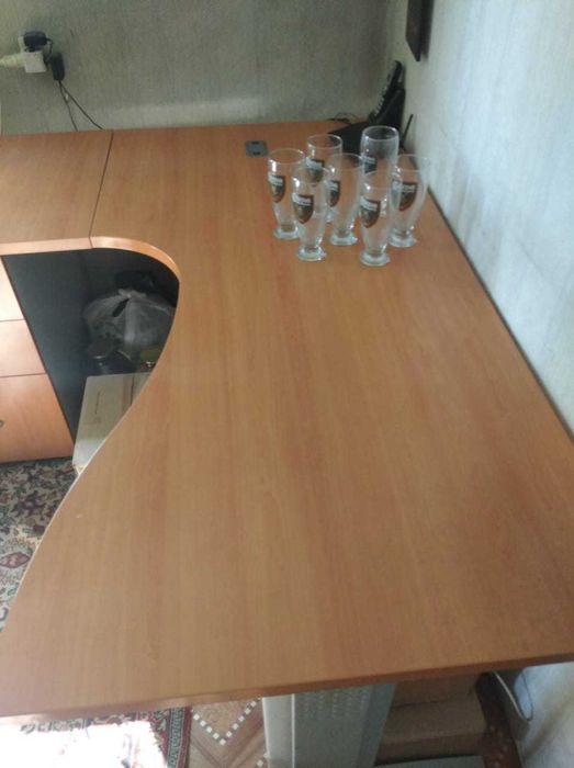 Компьютерный стол.