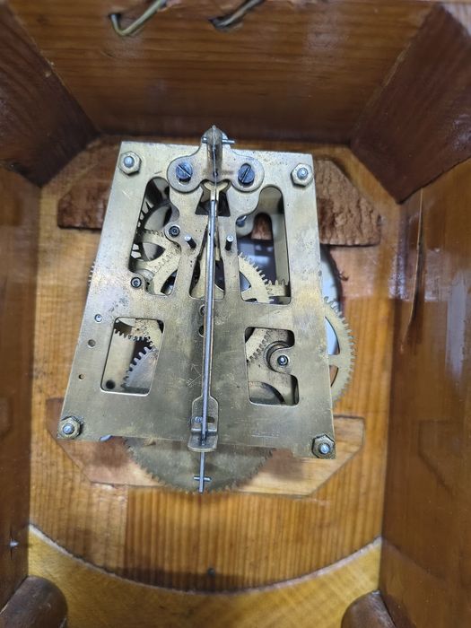 Ceas de perete cu pendul, pendula