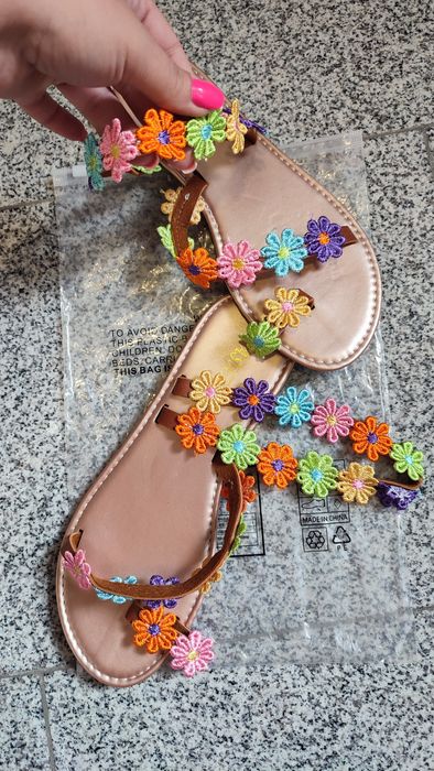 Чисто нови сандали и чехли