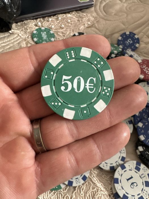 Фишкалар сатылады достарынмен ойнауга