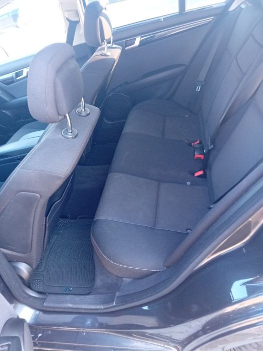 Vând Mercedes c 200