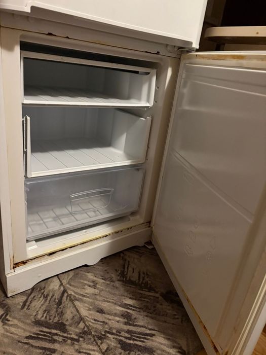 Холодильник не работеть матор