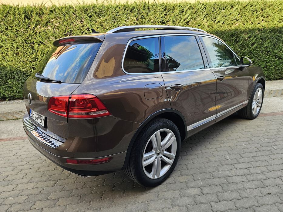 Vw touareg 3.0 tdi,239 cp,moca braun,xenon-led,panorama,piele,distronic, ventilatie scaune etc..