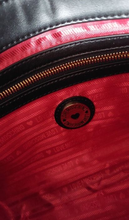 Нова, черна чанта Love Moschino.