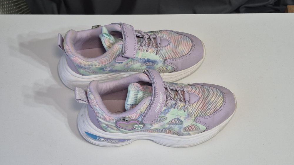 Кроссовки для девочки 35