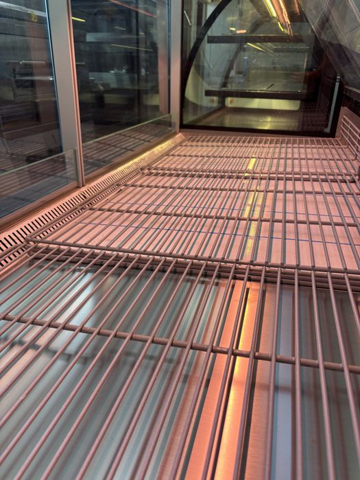 Хладилна витрина за месо и колбаси