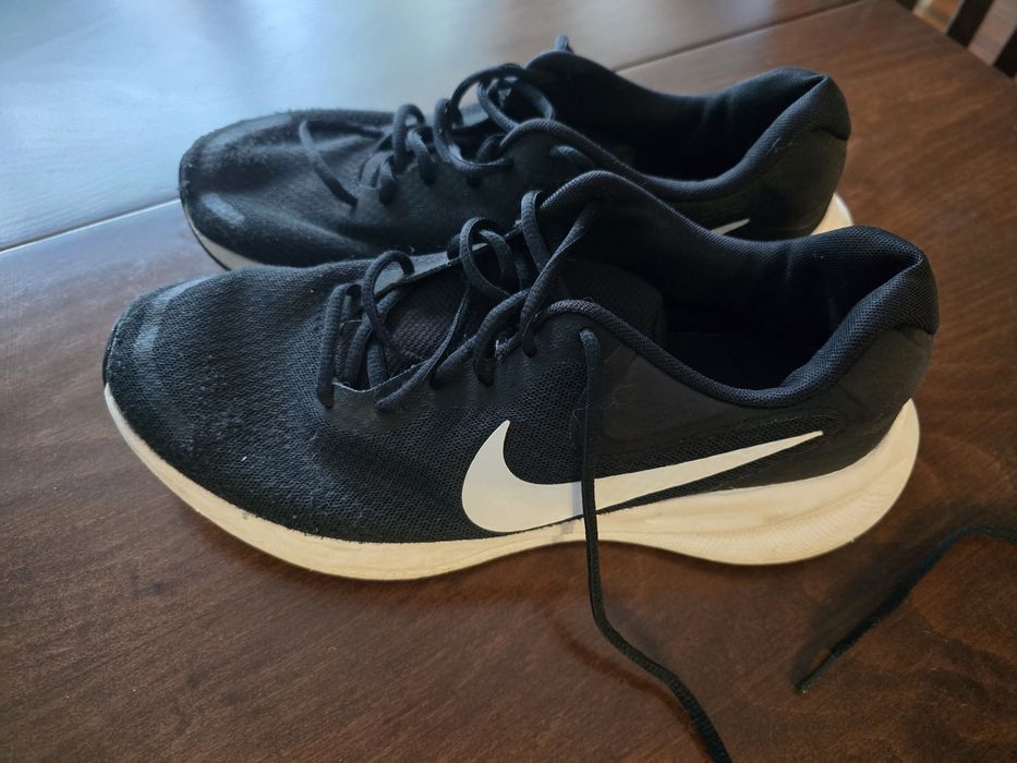 Маратонки Nike Revolution