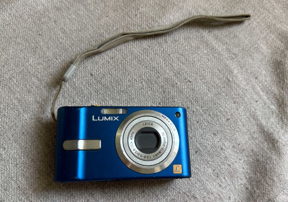 Panasonic Lumix DMC-FX10 6MP Leica 3x Zoom + Baterie Defect
