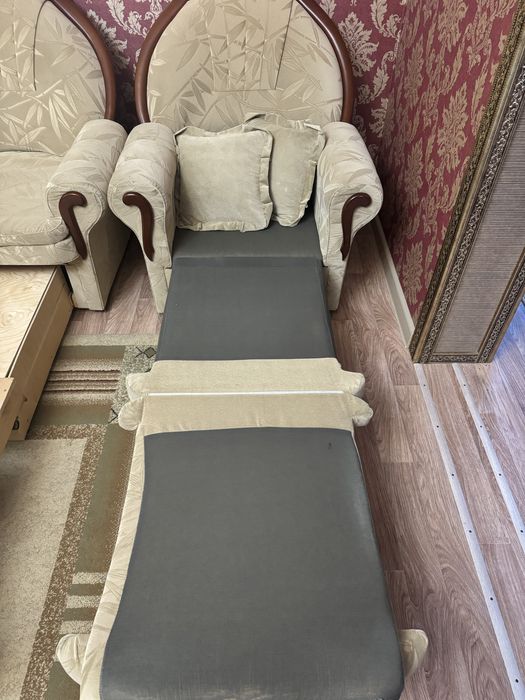 Диван с креслом