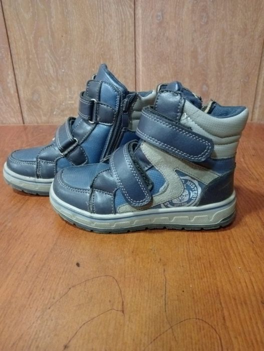 Продаю детские ботинки от т 2-8лет