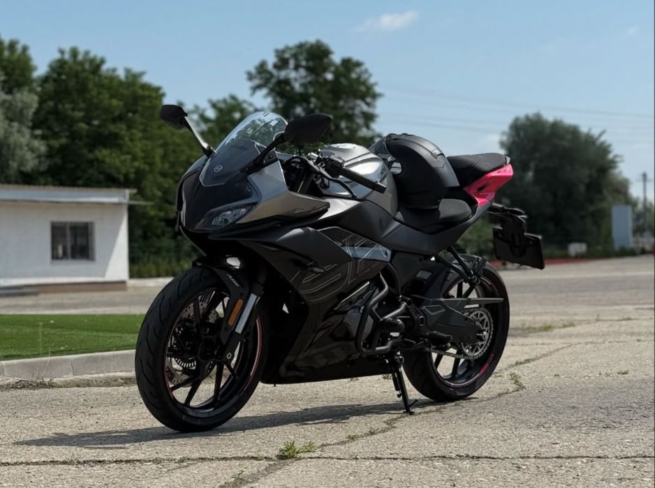 CFMOTO 300SR 2025