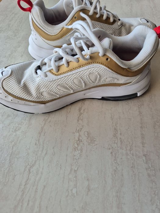 Дамски маратонки Nike air max ap