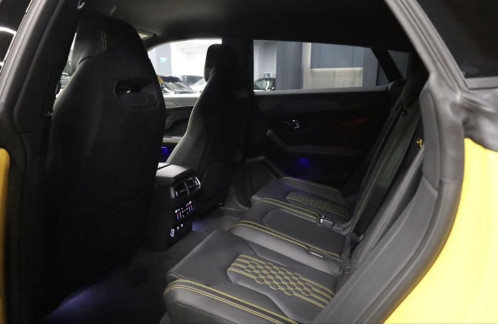 Lamborgihini urus Performante-Akrapovic-Carbon