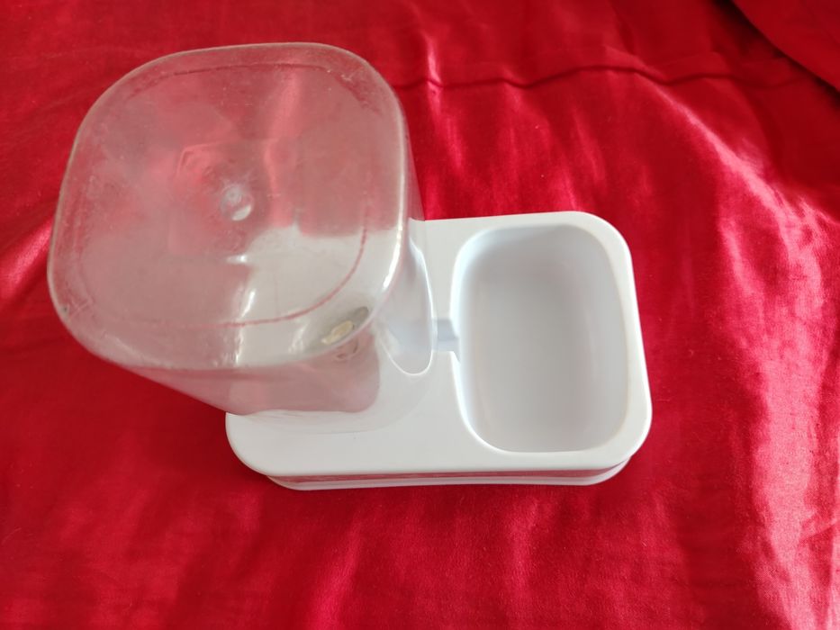 Поилка для кошек б/у.