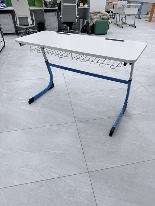 Продам мебель: парты, шкаф