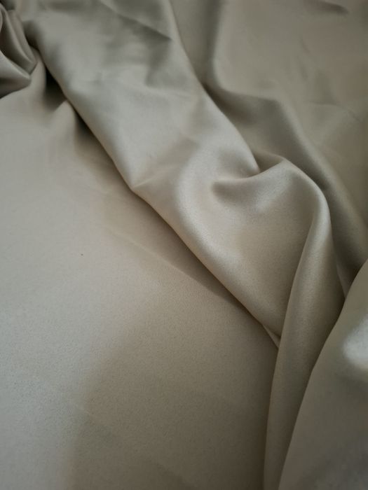 Дебела плътна завеса