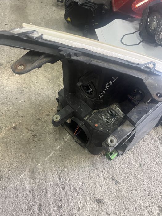 Ляв и десен Фар Ford Transit