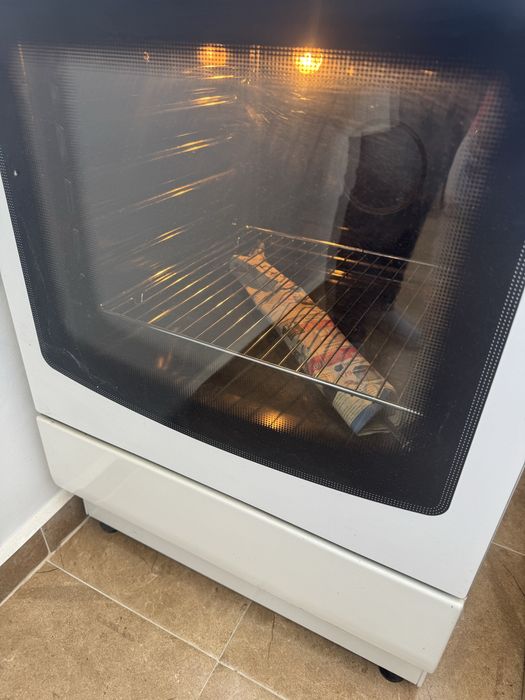 Готварска печка Gorenje в перфектно състояние , комбинирана с електрически и газови котлони и микровълнова фурна немска LIFETEC