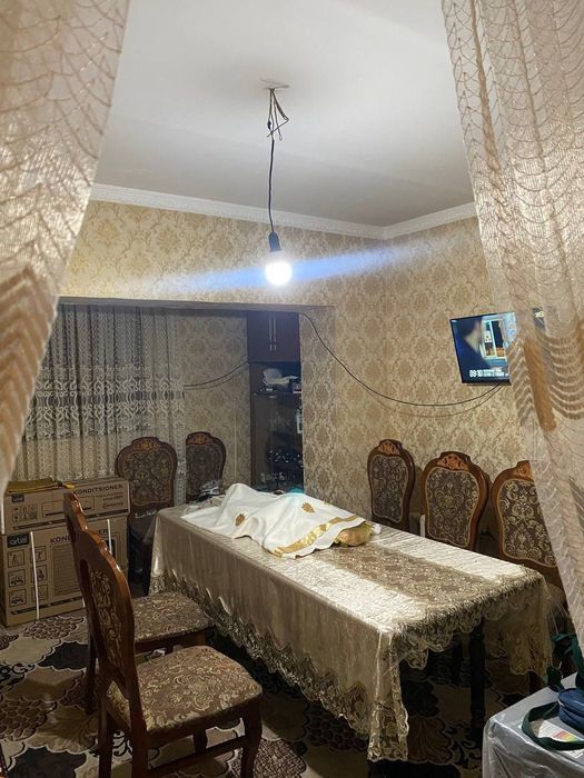 Юнусабад 11  2/4/4  галерейка