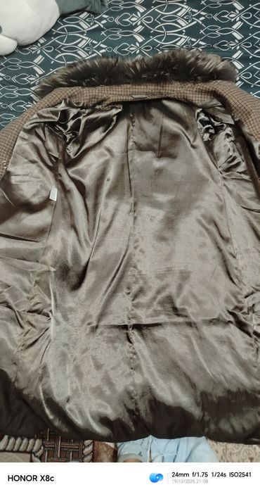 Продаю женскую куртку в отличном состоянии