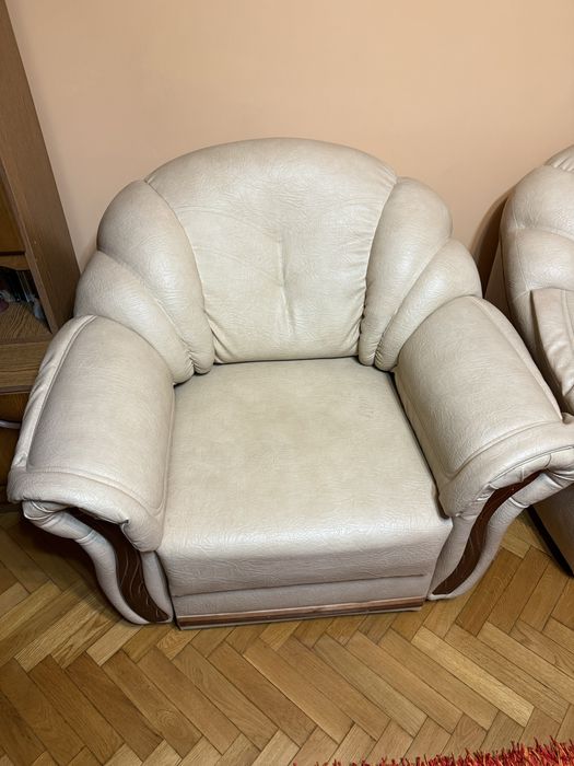 Mobila set canapea extensibila si fotolii covor