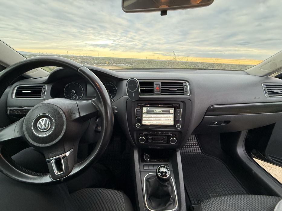 VOLKSWAGEN Jetta 2011 — imagine 3