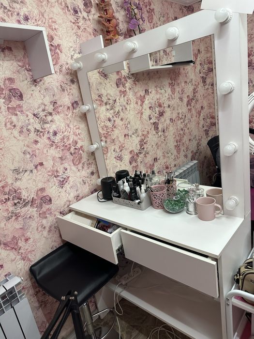 Продам гримерное зеркало с барным стулом