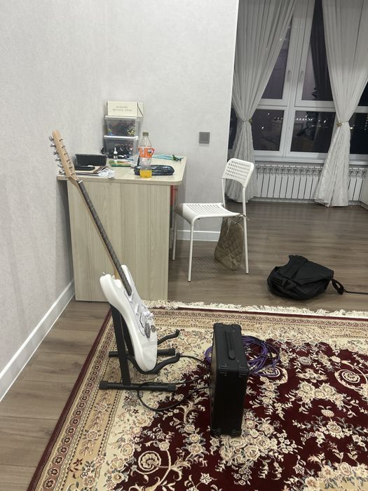 Электро гитара, фирмы Levinson