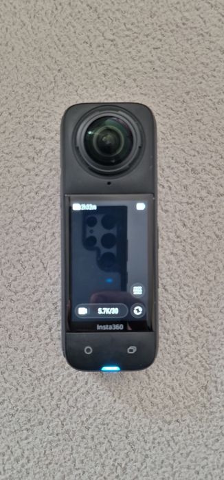 Vând camera insta360 x4 8k