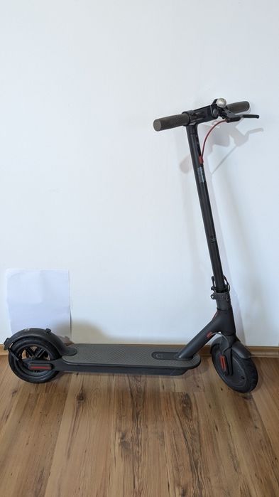 Vând trotinetă electrică Xiaomi M365 – stare bună – perfect funcțională