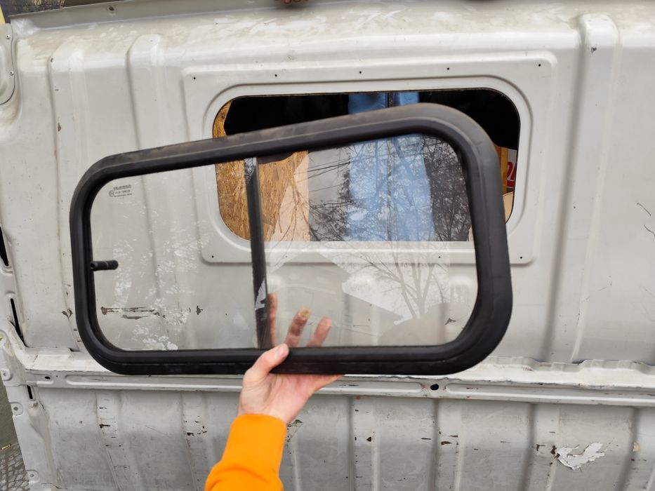 Прозорец за преграда на бус fiat ducato