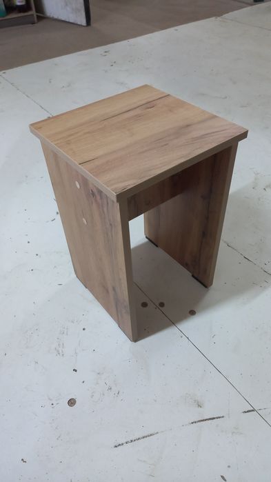 Продам табуретки и полки